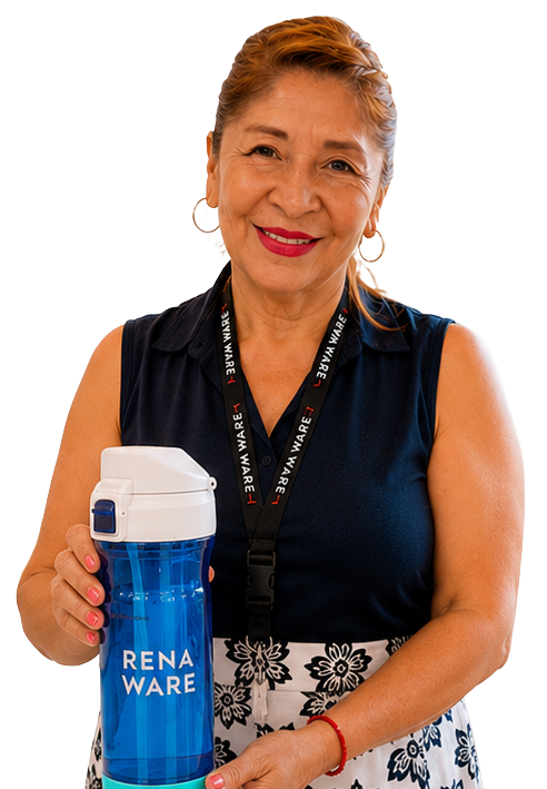 Dora Tawara distribuidora Rena Ware con purificador de agua AquaNano blanco en cocina moderna, agua purificada para familias peruanas
